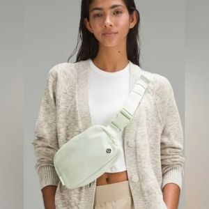 NWT Kohlrabi Green/White Wordmark lululemon Everywhere Belt Bag